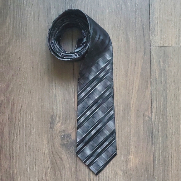Calvin Klein Silk Tie - Picture 3 of 10